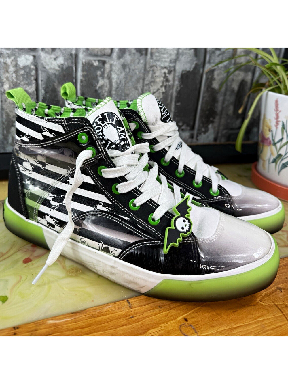 Beetlejuice Men’s Limited Edition Canvas High-Top Lace-Up Sneakers US 9.5